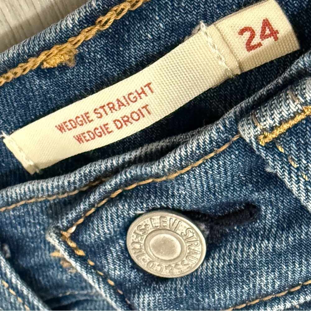 LEVI’S Wedgie Straight - Picture 3 of 8